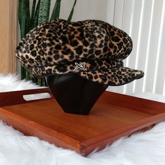 Vintage Accessories - BETMAR New York Faux Fur Leopard Newsie Cap